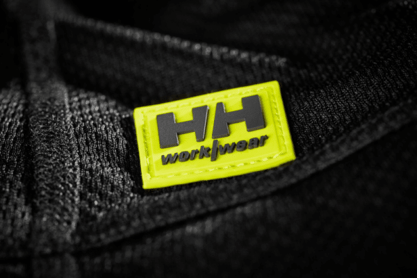 Sous Vêtement thermique col rond Lifa Helly Hansen vue zoom logo jaune
